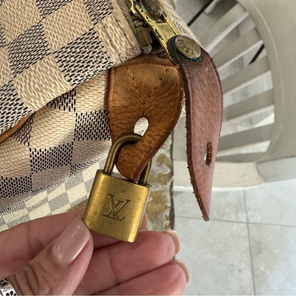 Louis Vuitton purse - Picture 5 of 16